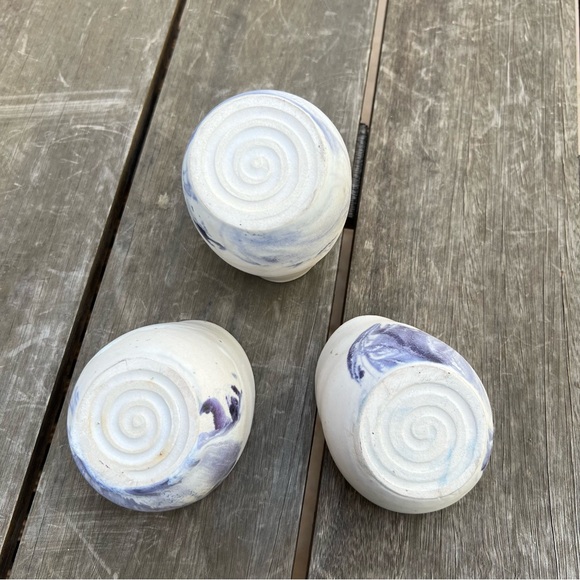 Studio Pottery 3 Piece Set White with Blue Swirl Pitcher and Mugs ART DECO - Picture 10 of 15